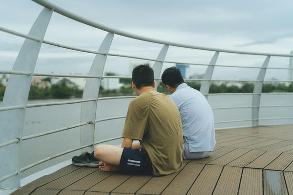 Quelles initiatives les centres communautaires peuvent-ils prendre pour soutenir les personnes sans-abri et les aider à trouver un logement stable ?