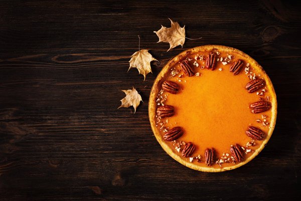 Quelle est l'histoire des vêtements traditionnels dans les cérémonies de mariage à travers le monde ?